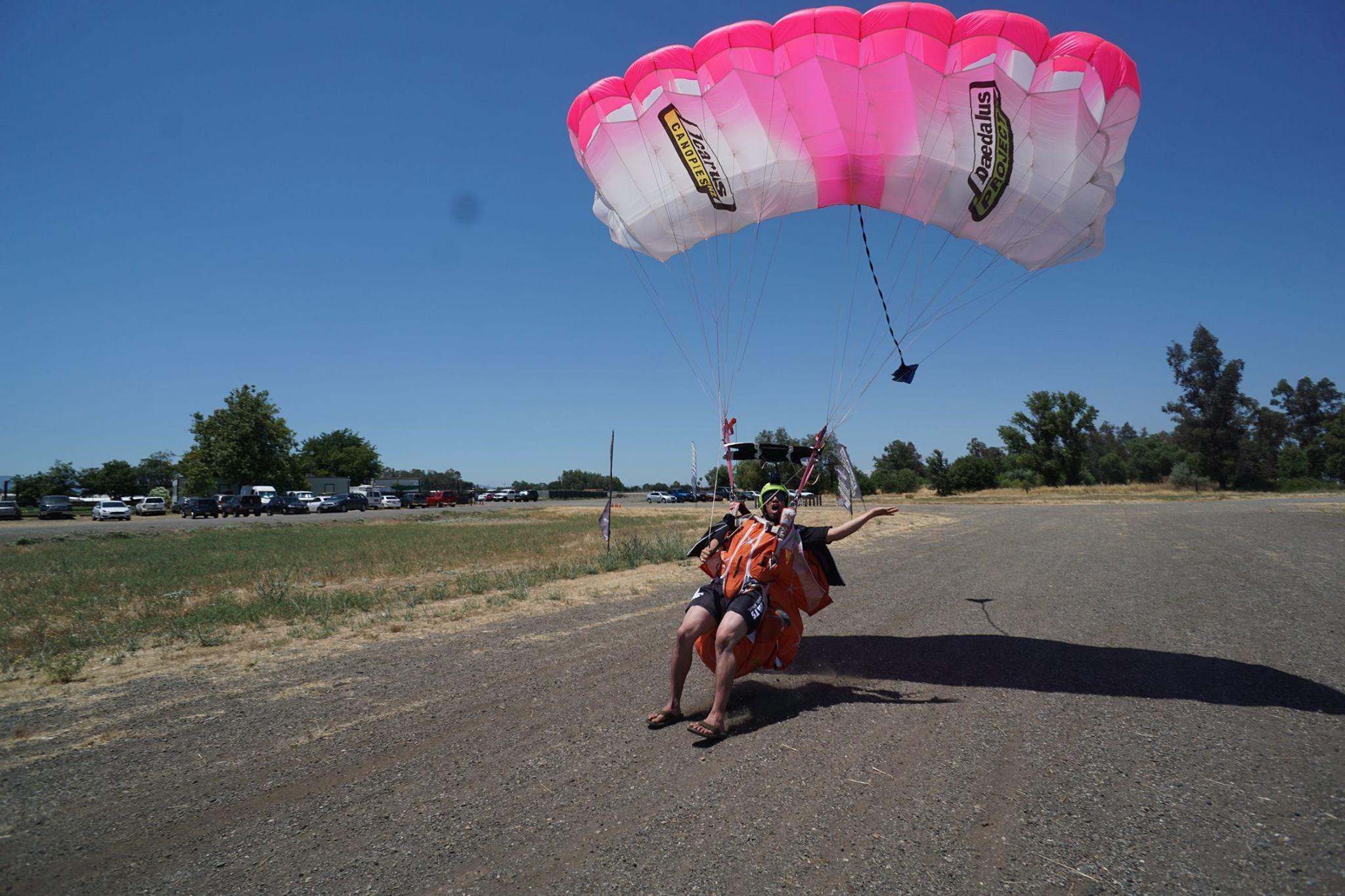 why do parachutes have a big hole at the top of the canopy and how does it reduce the drag on the chute