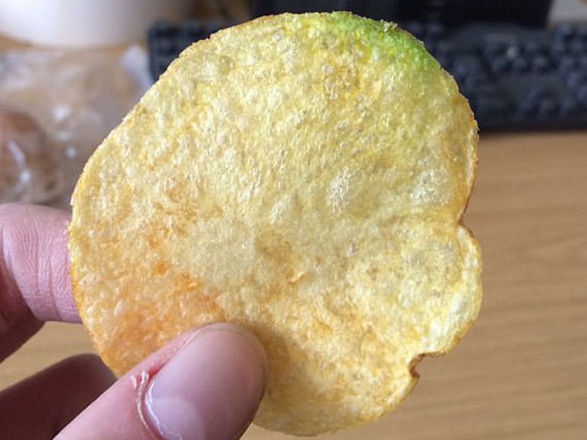 why do some potato chips have green edges and are they safe to eat