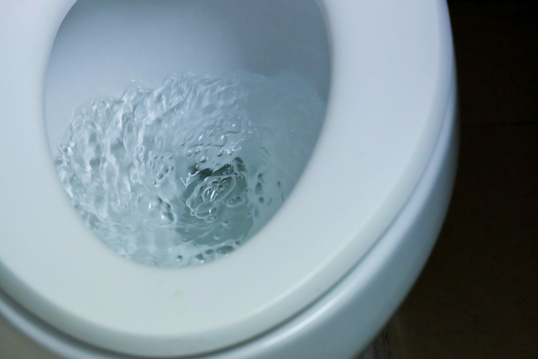 why do toilets flush counterclockwise in the northern hemisphere and clockwise in the southern hemisphere scaled