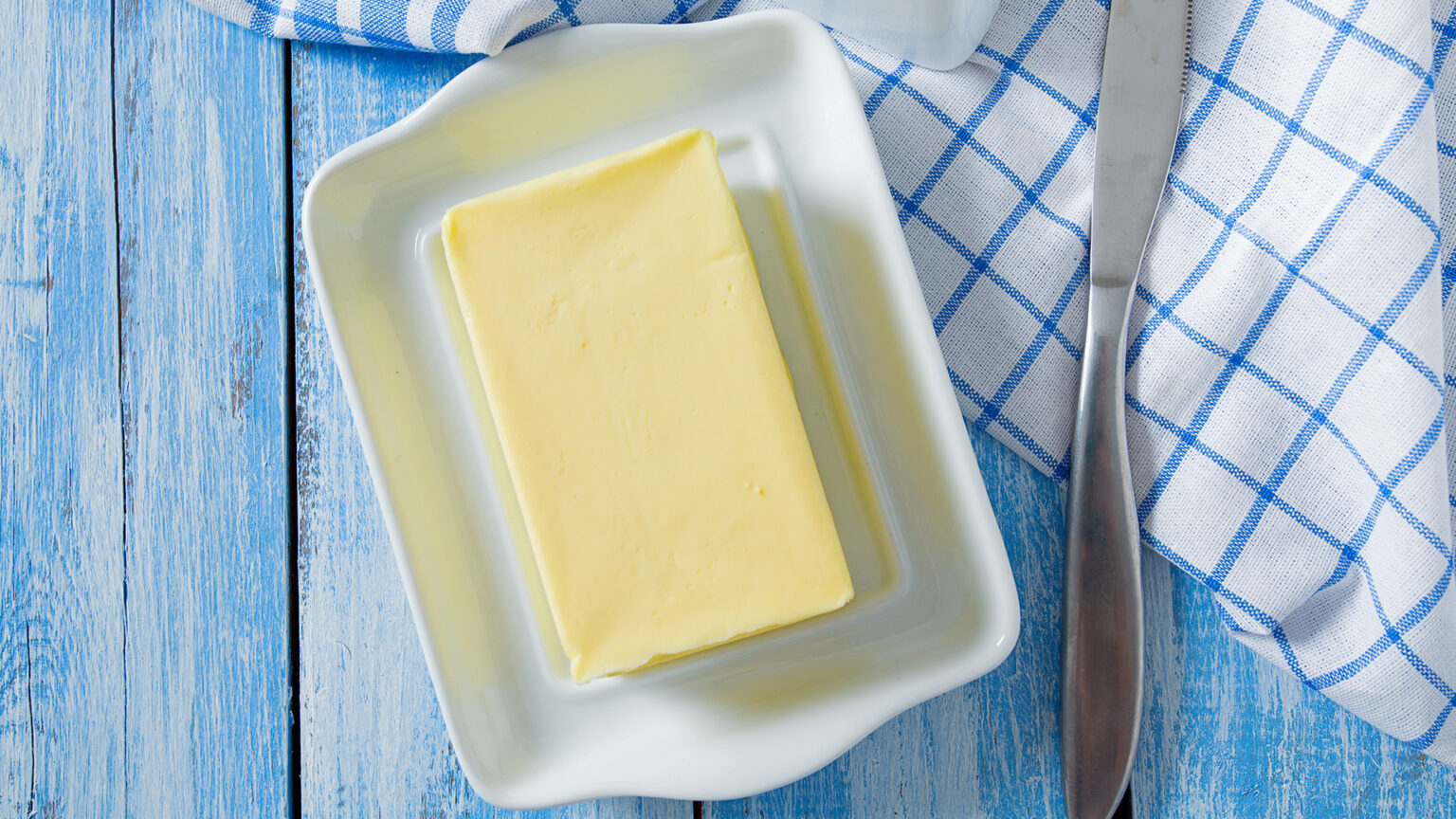 Fresh butter. Масло сливочное. Кусок сливочного масла. Масло коровье сливочное. Масло сливочное сверху.