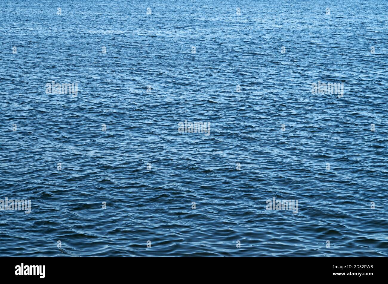 why does sea water appear blue and is sea water blue because it is reflecting the color of the sky