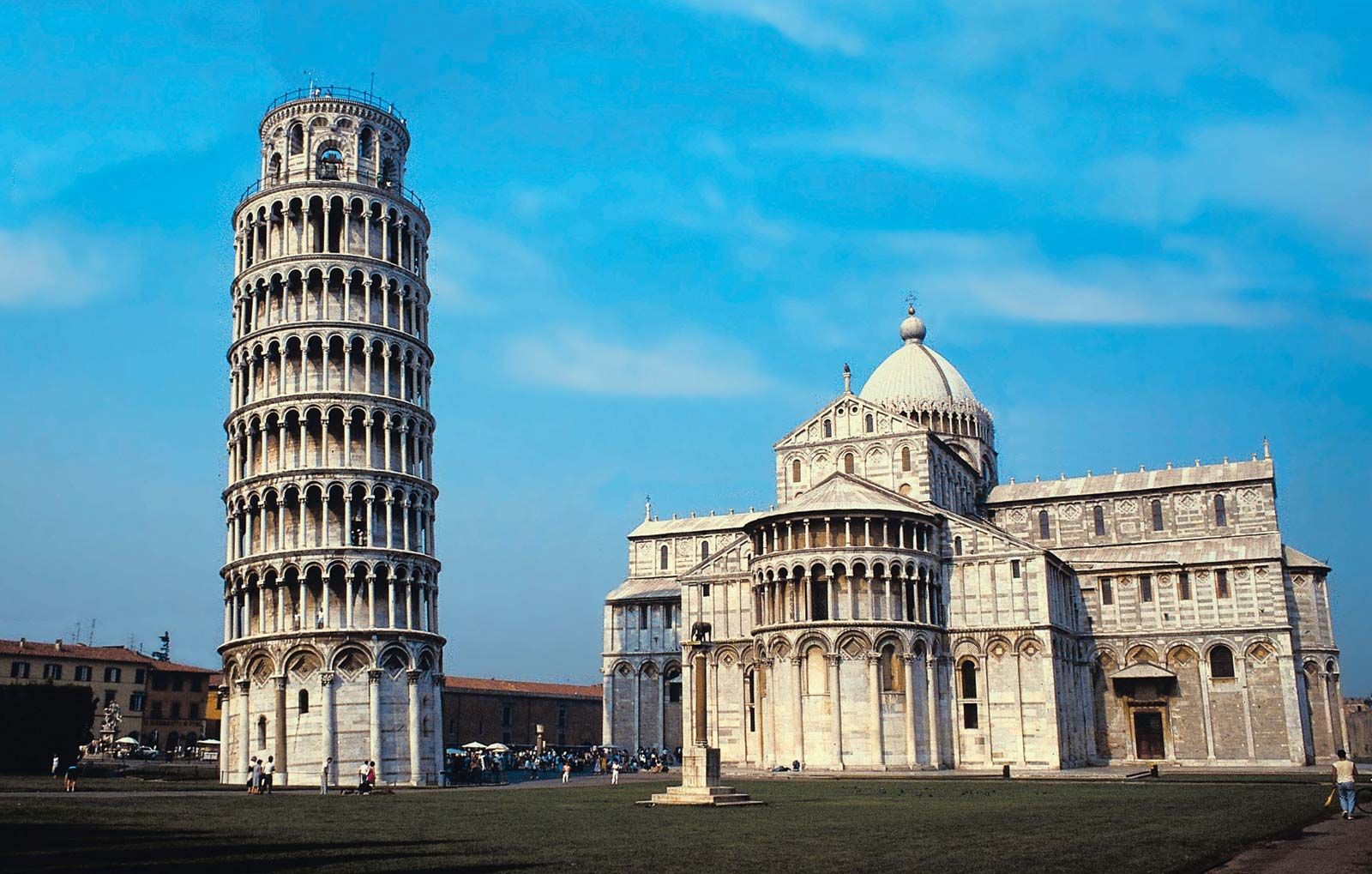 why does the leaning tower of pisa lean