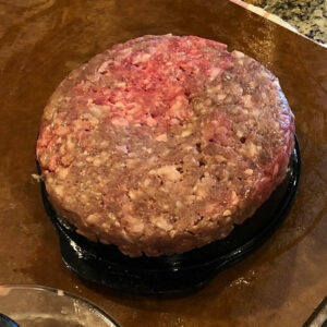 why is ground beef dark on the inside but bright red on the outside