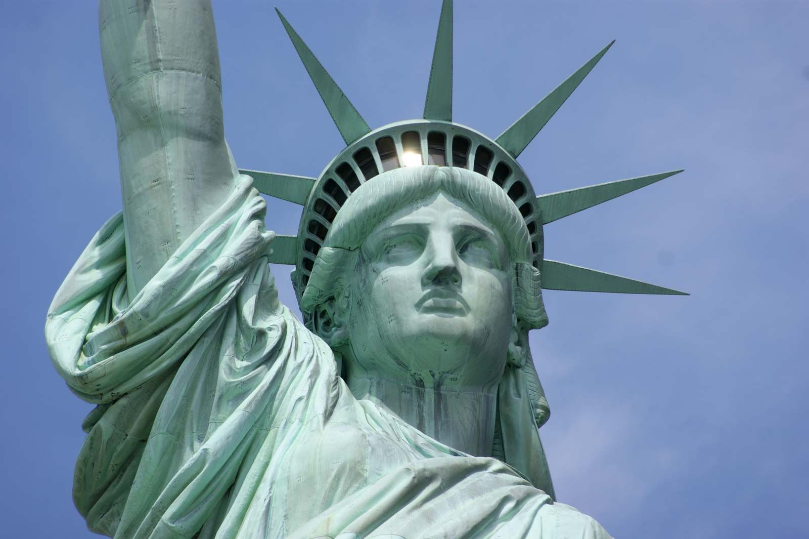 why is the statue of liberty green in color
