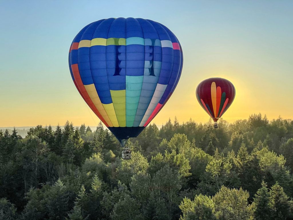 how do hot air balloon pilots steer hot air balloons and control direction