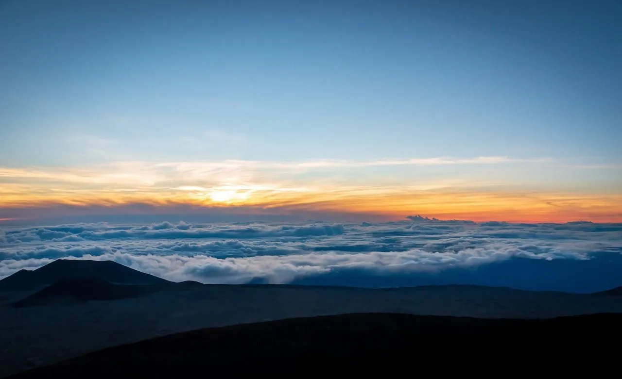 how is mount mauna kea in hawaii the tallest mountain in the world and taller than mount everest