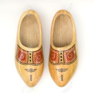 why do the dutch wear wooden shoes