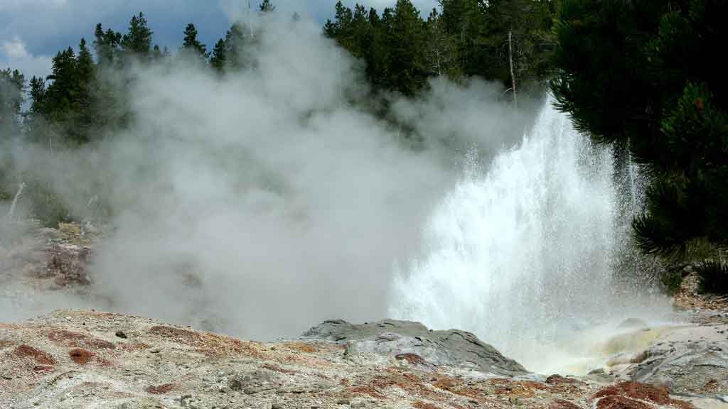 Steamboat Geyser in Yellowstone National Park